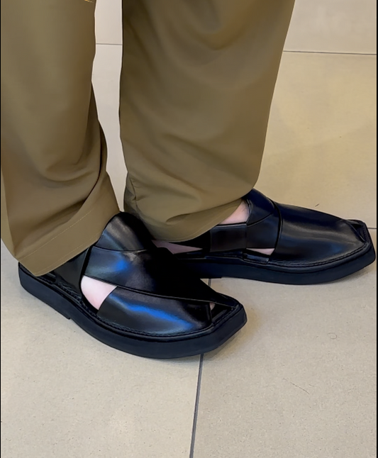Captaan Black Chappal