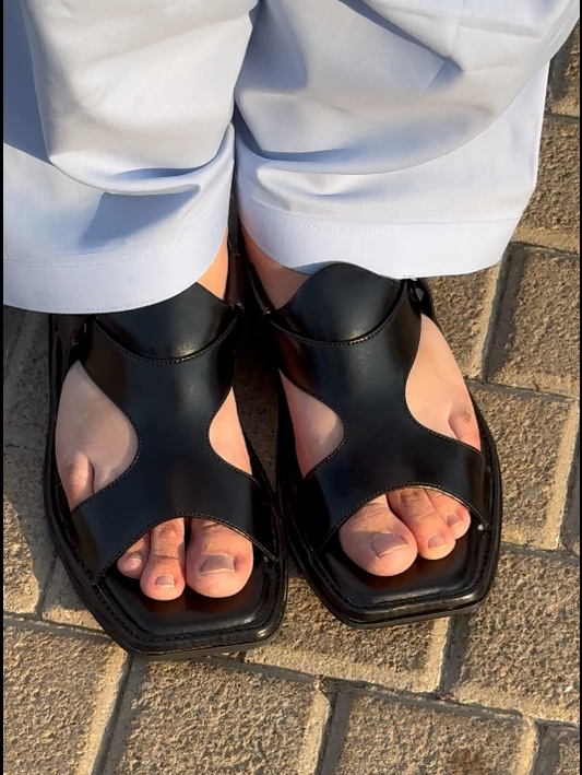 Zalmi Panjedari Chappal Black color (کوالٹی پہلے سے زیادہ بہتر) (موسم گرما کے لیے بہترین چپل) (Full Leather) (Parcel Open Allowed) لینے سے پہلے آپ ہماری چپل کی کوالٹی چیک کر سکتے ہیں