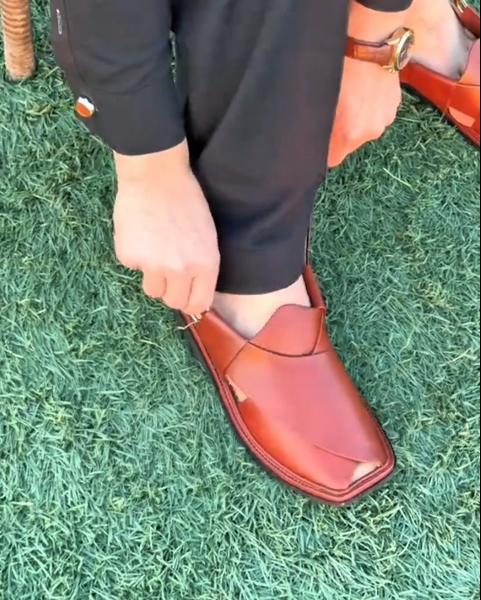 Smart Zalmi Mustard (کوالٹی پہلے سے زیادہ بہتر) (موسم گرما کے لیے بہترین چپل) (Full Leather) (Parcel Open Allowed) لینے سے پہلے آپ ہماری چپل کی کوالٹی چیک کر سکتے ہیں